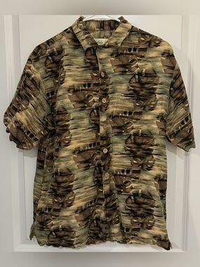 Kahala Hawaiian Islands Mens Button Down Shirt Short Sleeve Camo Palm Pattern S